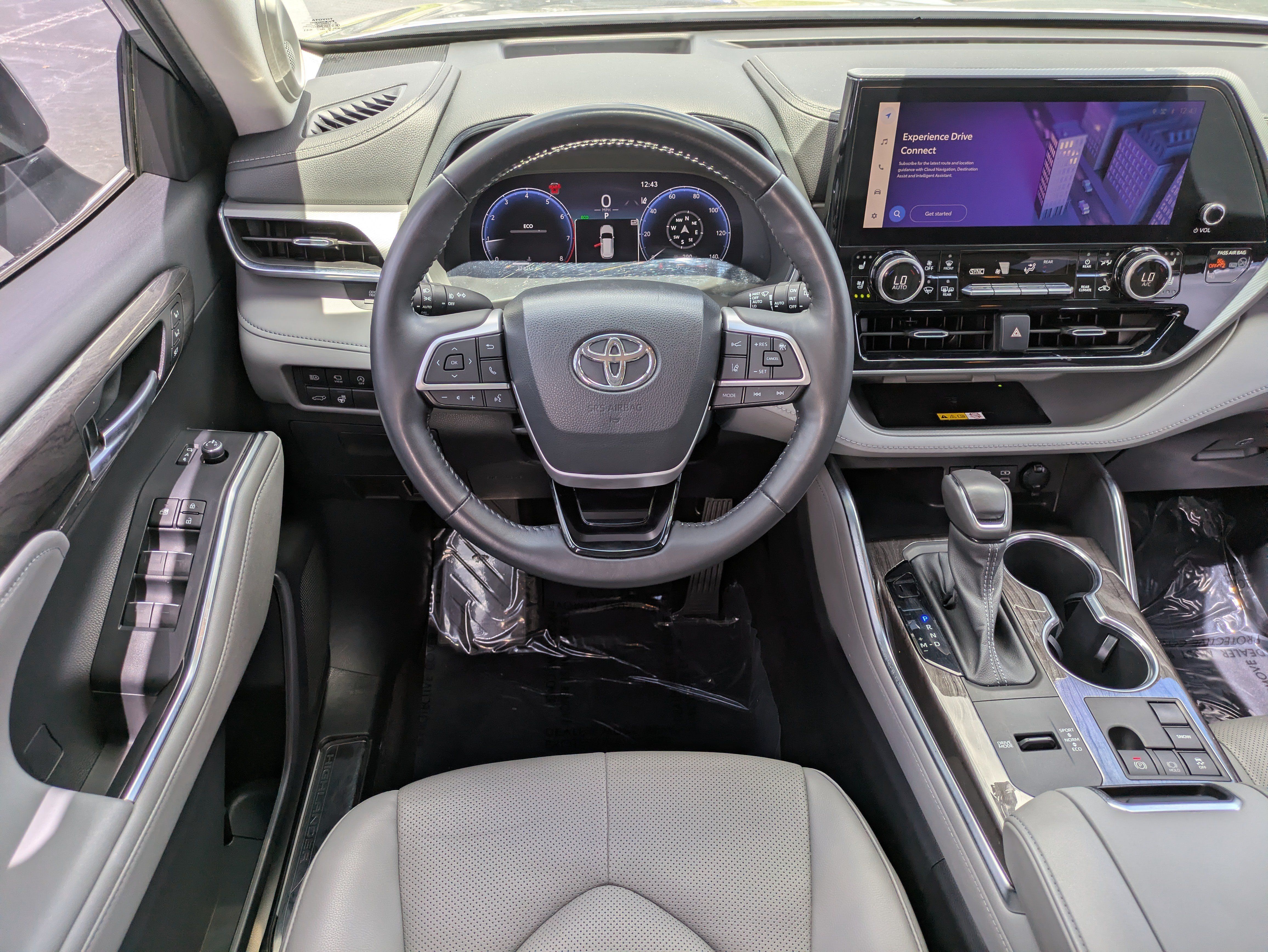 Used 2023 Toyota Highlander Platinum FWD image 13