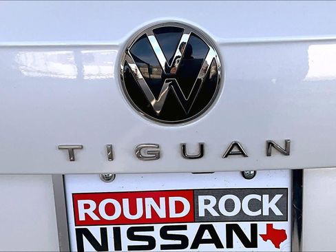 Used 2023 Volkswagen Tiguan SE R-Line image 9