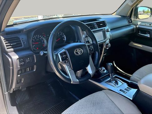 Used 2017 Toyota 4Runner SR5 AWD/4WD image 17