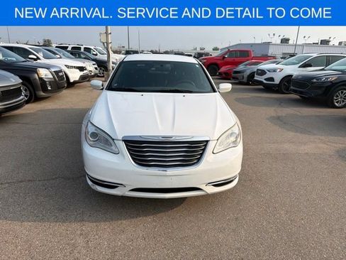 Used 2013 Chrysler 200 Touring FWD image 4