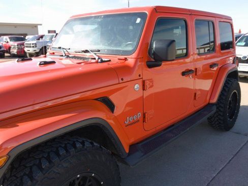 Used 2018 Jeep Wrangler Unlimited Sahara w/ Uconnect 4C Nav & Sound Group AWD/4WD image 7
