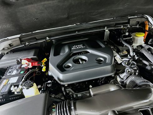 Used 2023 Jeep Wrangler Sahara image 32