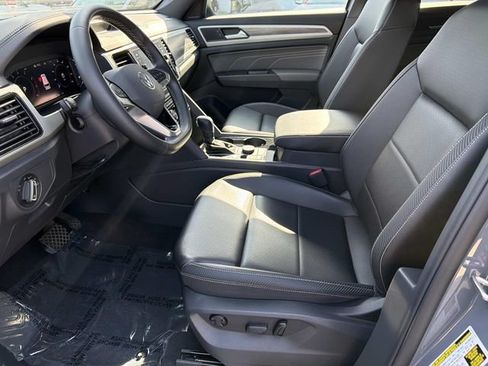 Certified 2023 Volkswagen Atlas Cross Sport SE w/ Black Wheel Package AWD/4WD image 14