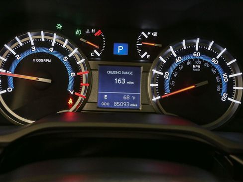 Used 2018 Toyota 4Runner Limited AWD/4WD image 34