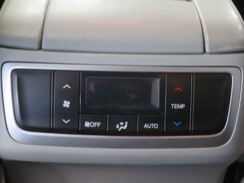 Used 2014 Toyota Highlander Limited image 54