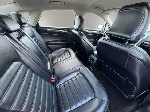 Used 2019 Ford Fusion SE FWD image 3