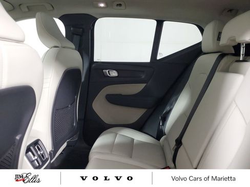 Used 2025 Volvo XC40 B5 Plus image 13
