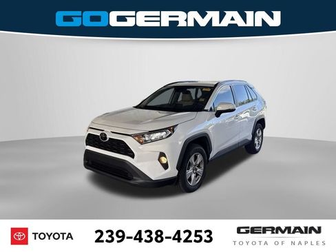 Used 2021 Toyota RAV4 XLE w/ Convenience Package FWD image 1