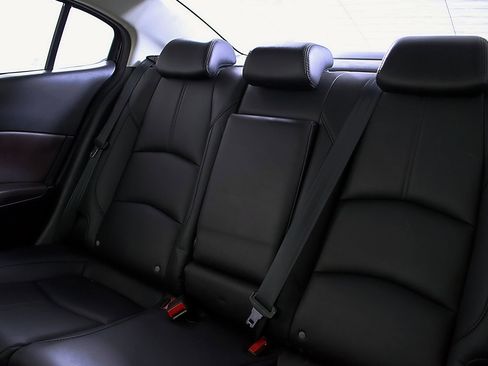 Used 2018 MAZDA MAZDA3 Touring image 16