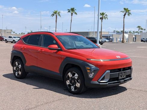 Used 2024 Hyundai Kona SEL AWD/4WD image 3