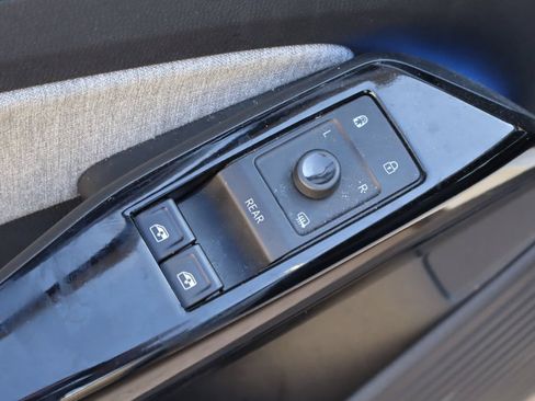 Used 2023 Volkswagen ID.4 Pro RWD image 18