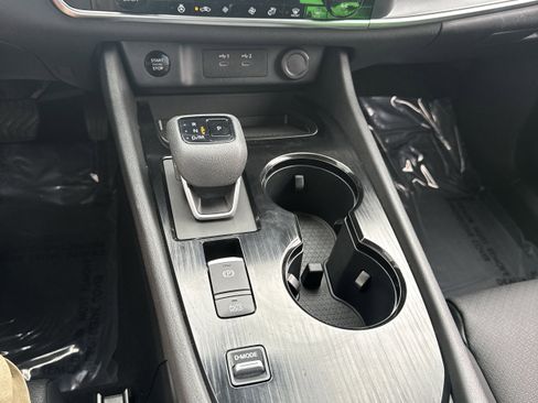 Used 2025 Nissan Rogue SV w/ SV Premium Package image 22