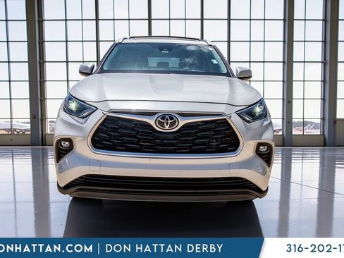 Used 2023 Toyota Highlander XLE FWD image 32
