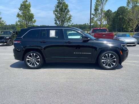 Used 2025 Jeep Grand Cherokee Overland AWD/4WD image 10