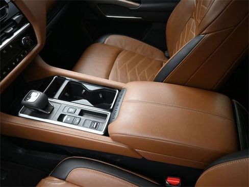 Used 2022 Nissan Pathfinder Platinum w/ Cargo Package image 33