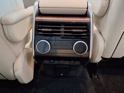 Used 2025 Land Rover Range Rover Long Wheelbase SE image 14