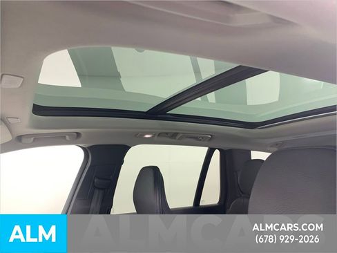 Used 2024 Volvo XC90 B6 Plus image 18