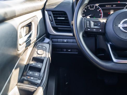 Used 2024 Nissan Rogue SV image 25