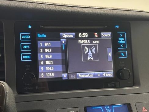 Used 2015 Toyota Sienna XLE w/ XLE Navigation Package FWD image 28