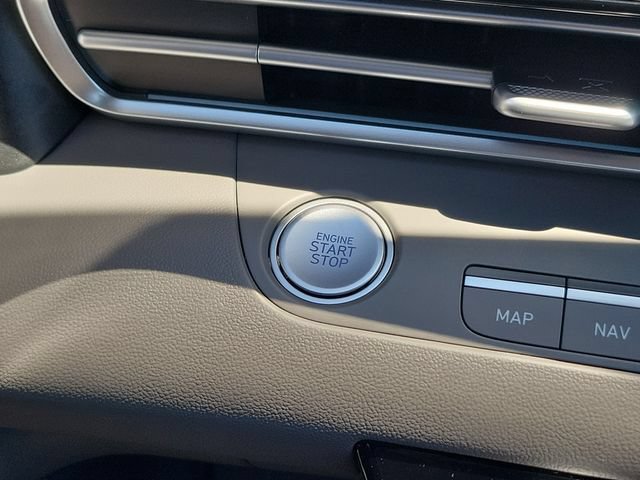 Certified 2025 Hyundai Elantra SEL FWD image 10