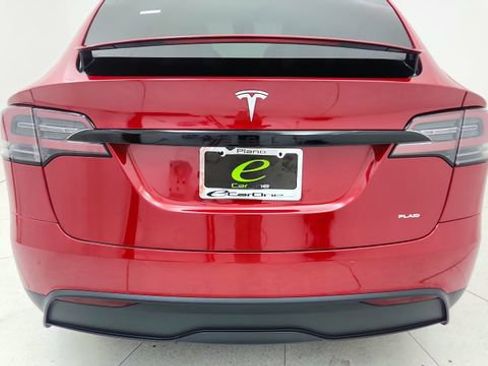 Used 2022 Tesla Model X Plaid image 12