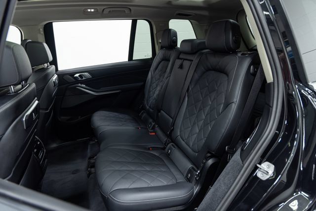 Used 2025 BMW X7 xDrive40i AWD/4WD image 23