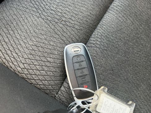 Used 2025 Nissan Rogue SV image 27