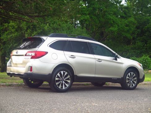 Used 2015 Subaru Outback 2.5i Limited AWD/4WD image 4