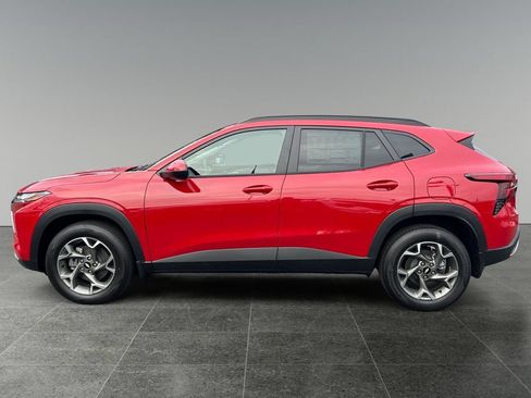 Used 2026 Chevrolet Trax LT w/ Driver Confidence Package FWD image 4