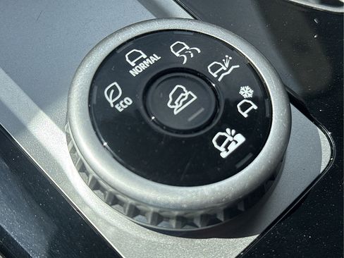 Used 2025 Mitsubishi Outlander SE AWD/4WD image 17