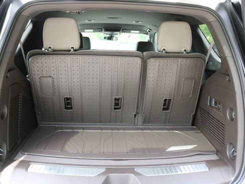 Used 2022 Chevrolet Tahoe Z71 w/ Luxury Package image 16