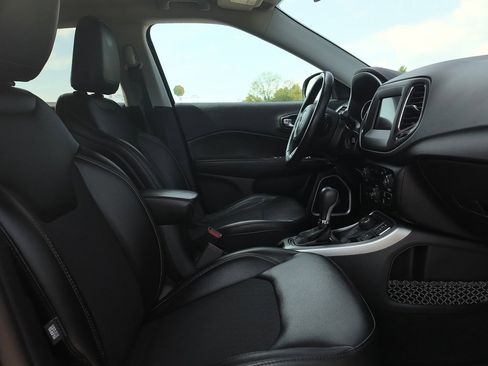 Used 2019 Jeep Compass Latitude w/ Cold Weather Group image 32