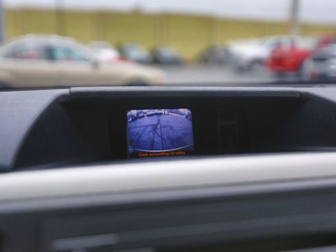 Used 2014 Toyota Sienna SE FWD image 9