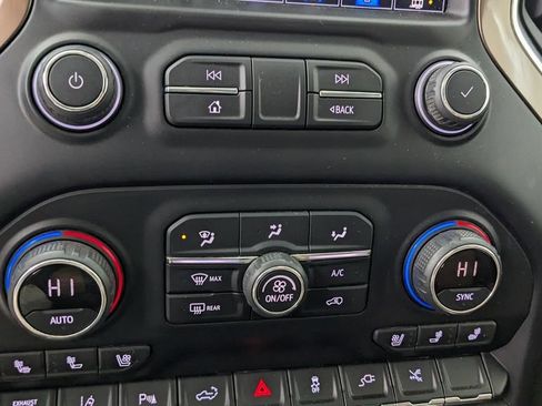 Used 2021 Chevrolet Silverado 3500 High Country image 29