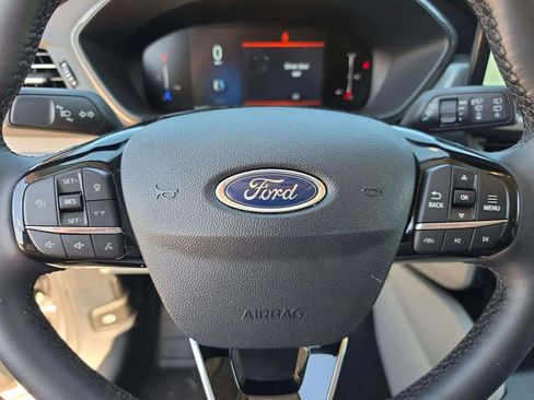 Used 2025 Ford Escape SE FWD image 17