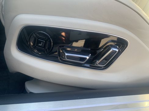 Used 2023 Audi A8 L 3.0T image 18