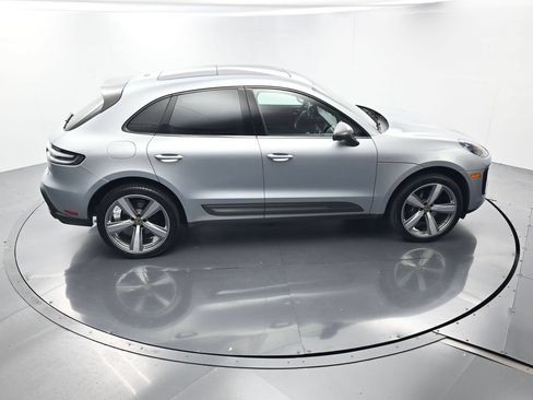 Certified 2025 Porsche Macan AWD/4WD image 42