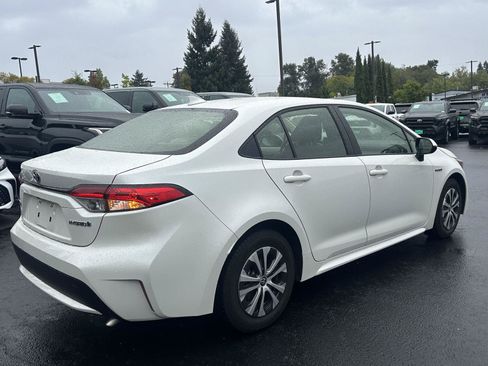 Certified 2021 Toyota Corolla LE FWD image 5
