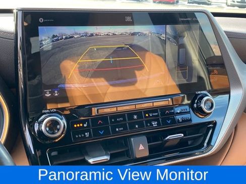 Used 2020 Toyota Highlander Platinum image 10