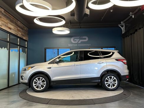 Used 2017 Ford Escape SE w/ SE Cold Weather Package AWD/4WD image 6