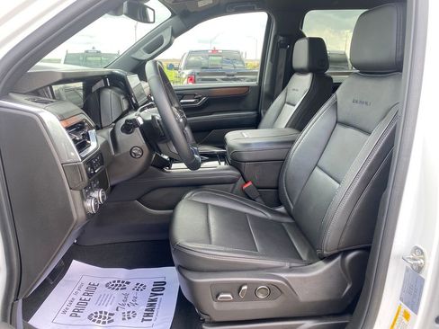 Used 2025 GMC Yukon XL Denali AWD/4WD image 18