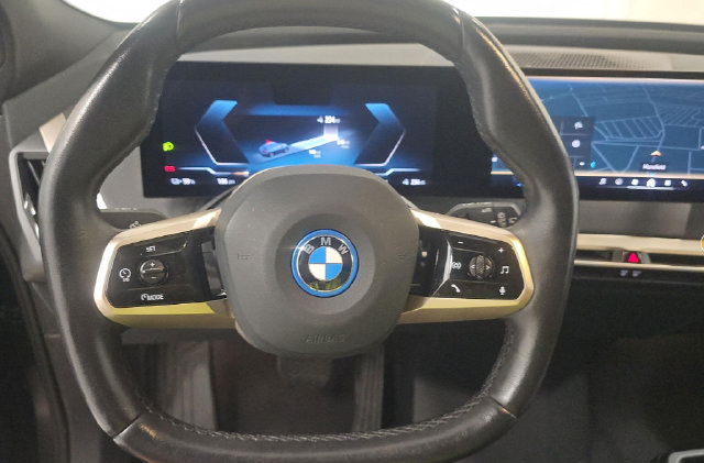 Used 2024 BMW iX xDrive50 w/ Premium Package AWD/4WD image 9