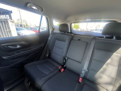 Used 2024 GMC Terrain SLE image 39