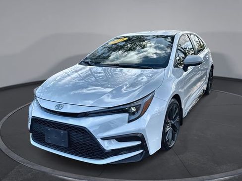 Used 2025 Toyota Corolla SE image 1