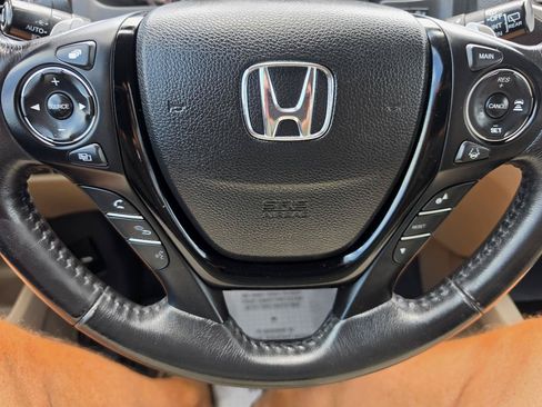 Used 2017 Honda Pilot Touring image 11