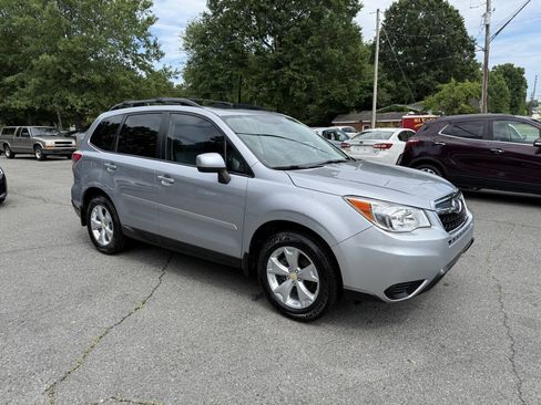 Used 2015 Subaru Forester 2.5i Premium AWD/4WD image 4