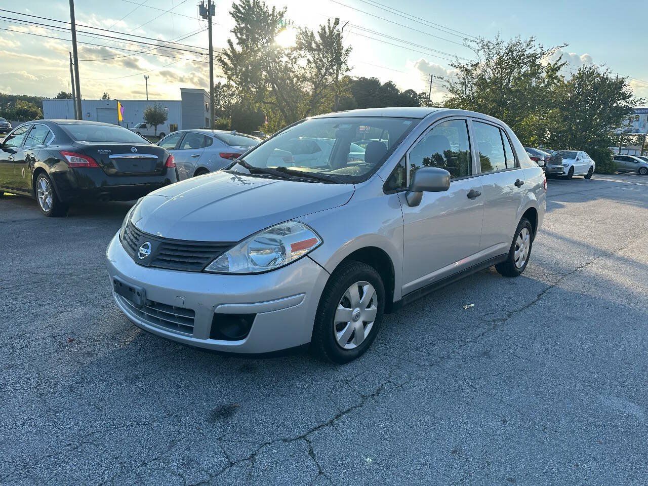 Used 2009 Nissan Versa Sedan FWD image 1