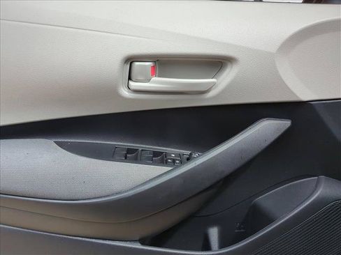 Used 2025 Toyota Corolla LE w/ LE Premium Package FWD image 8