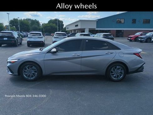 Used 2024 Hyundai Elantra SEL FWD image 8