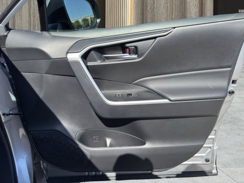 Used 2025 Toyota RAV4 XLE image 37